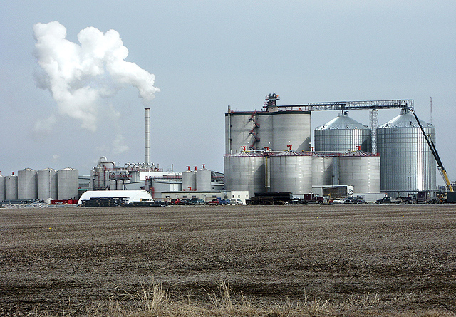 Midwest ethanol producers continue to fight for access to the California fuel market. That access has been made difficult by the state&#039;s low-carbon fuel standard that slaps a larger greenhouse gas emissions penalty on ethanol made in the U.S. (DTN file photo)